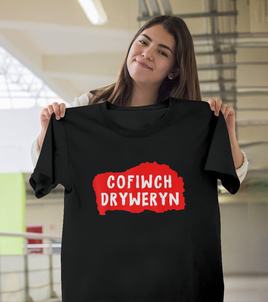 Cofiwch Dryweryn Red And White Text On Black Background United Kingdom T-Shirt