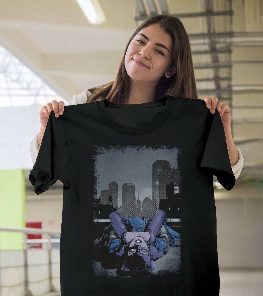 Batman Catwoman Cityscape Comic Scene T-Shirt
