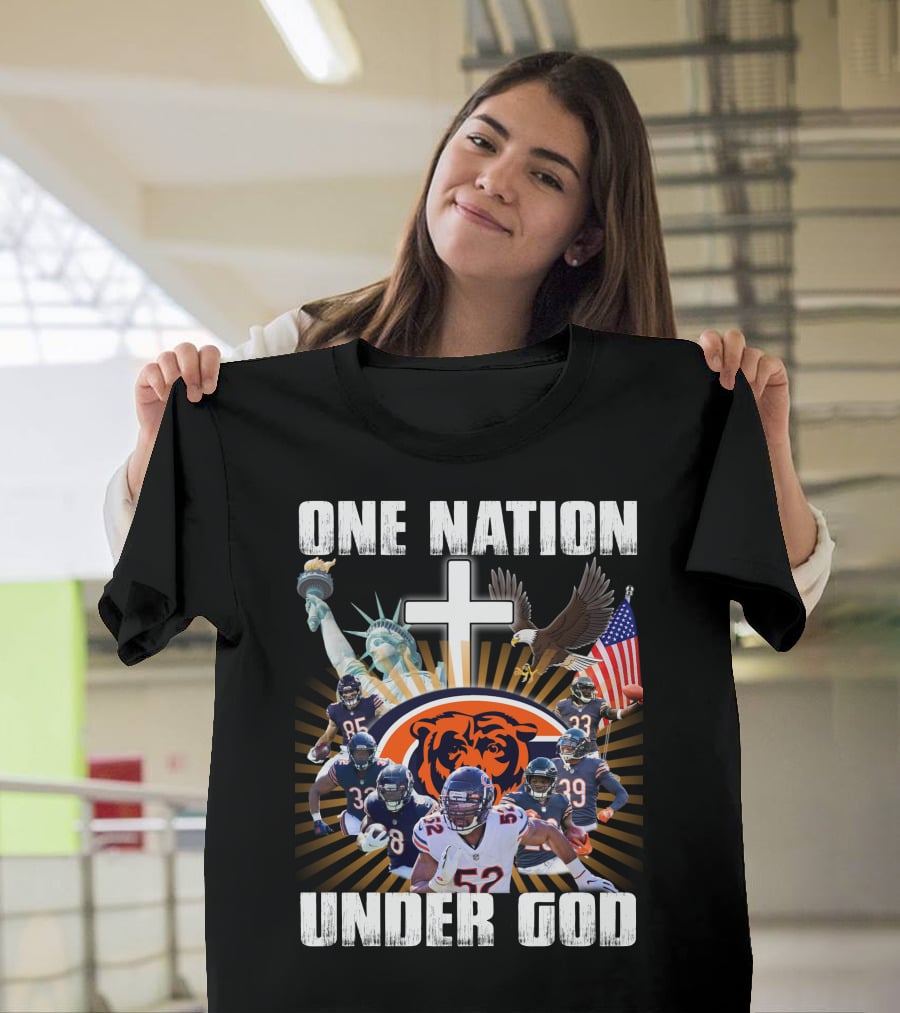 Chicago Bears One Nation Under God Statue Of Liberty American Flag Cross Football Players T-Shirt