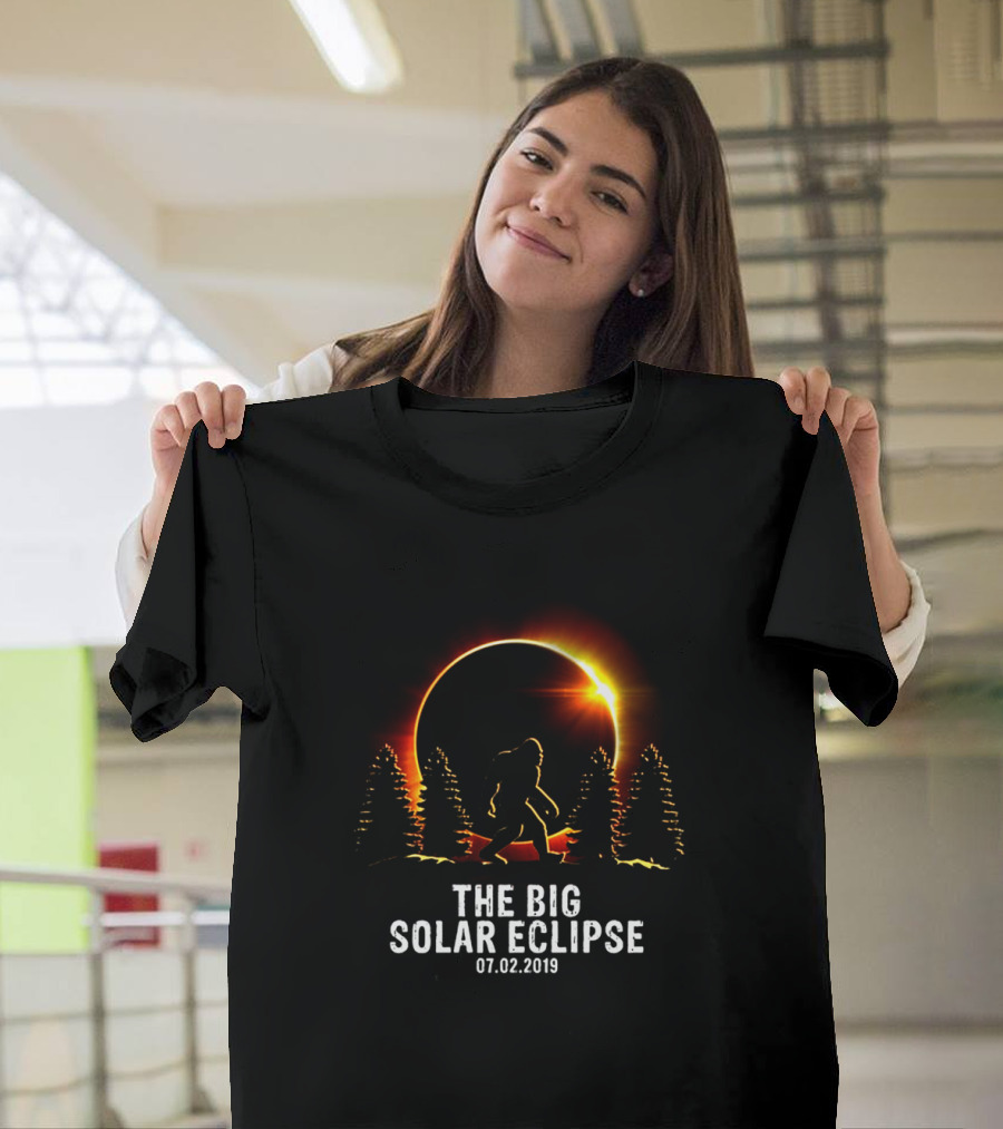 The Big Solar Eclipse Bigfoot 07.02.2019 Forest Silhouette T-Shirt