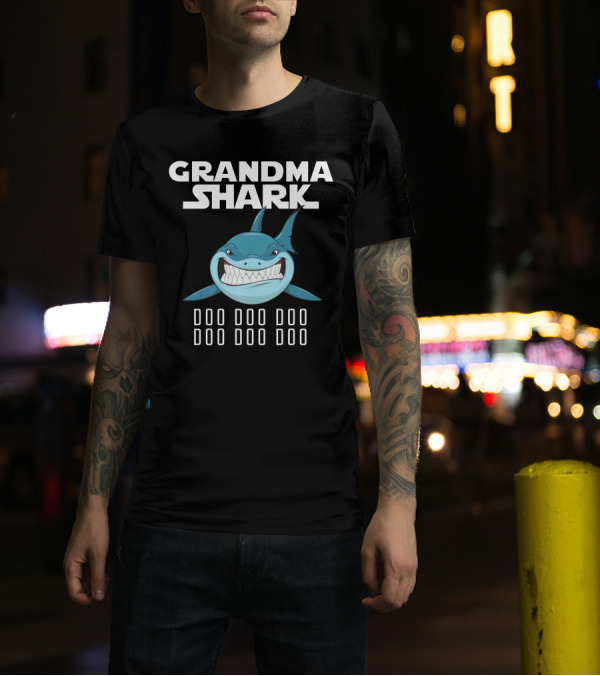 Grandma Shark Doo Doo Doo Baby Shark Parody Funny Grandma Gift T-Shirt