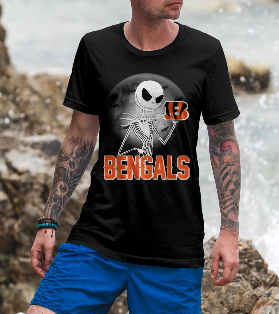 Jack Skellington Holding Cincinnati Bengals Logo Halloween Moon Bats Bengal Tiger B T-Shirt