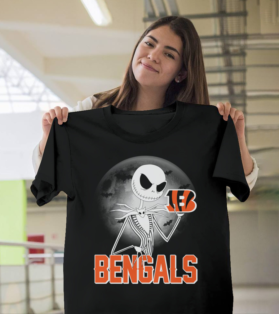Jack Skellington Holding Cincinnati Bengals Logo Halloween Moon Bats Bengal Tiger B T-Shirt