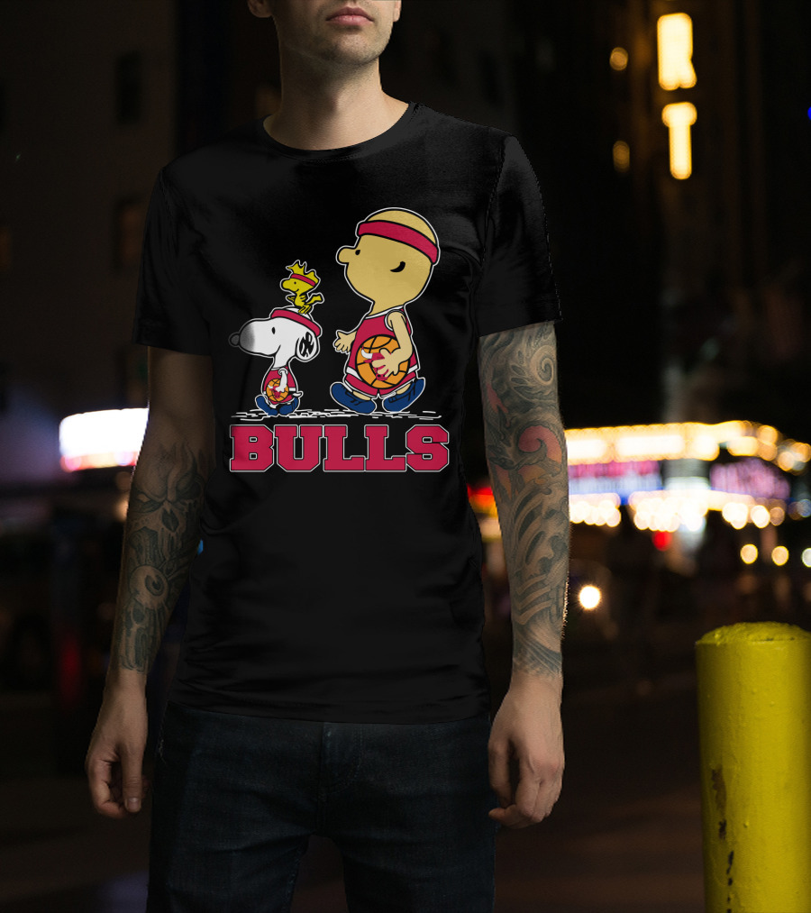 Snoopy Woodstock And Bulls Basketball Fans T-Shirt