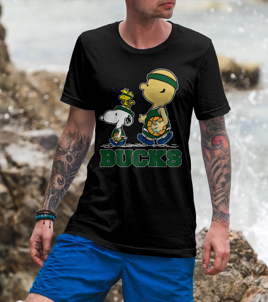 Snoopy Woodstock And Basketball Walking With Milwaukee Bucks Fans T-Shirt