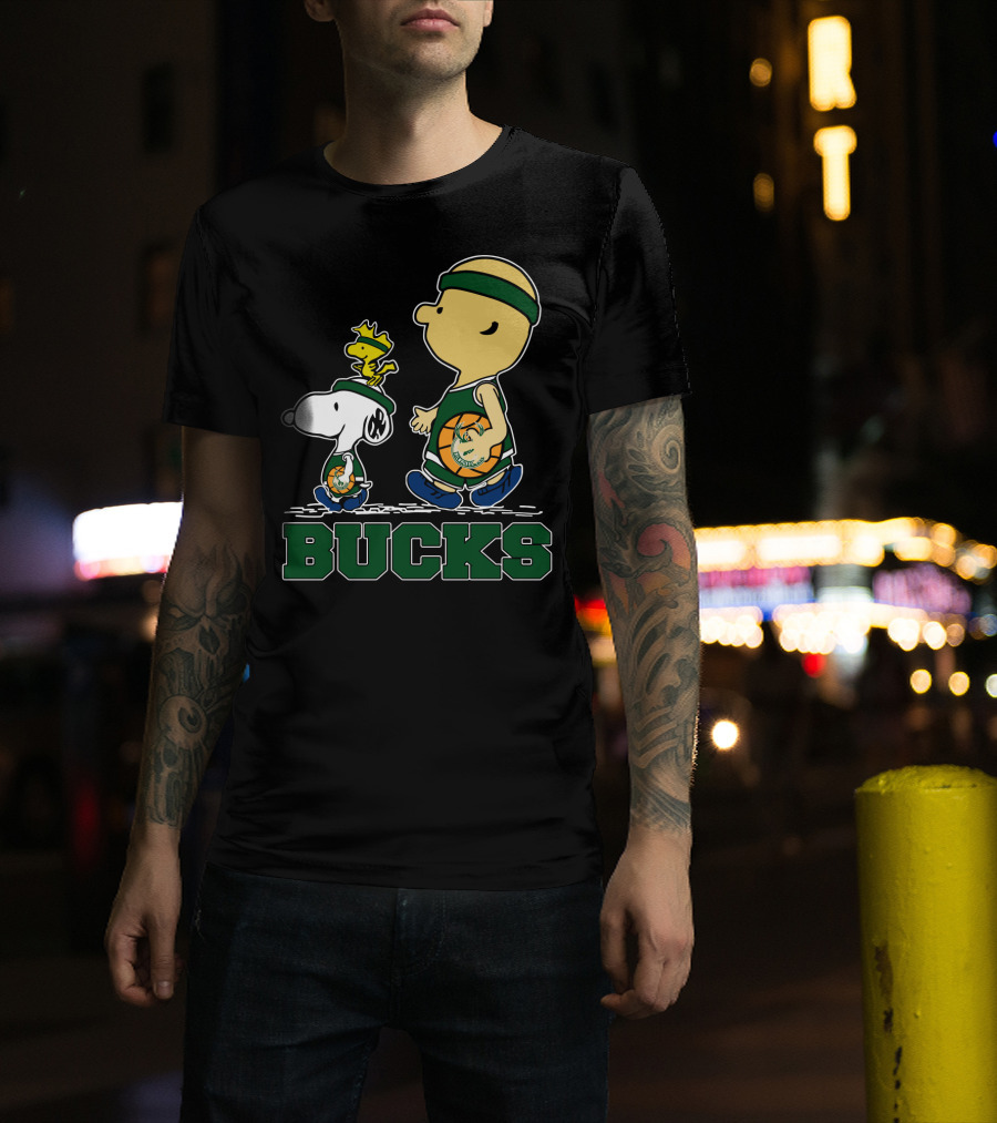 Snoopy Woodstock And Basketball Walking With Milwaukee Bucks Fans T-Shirt