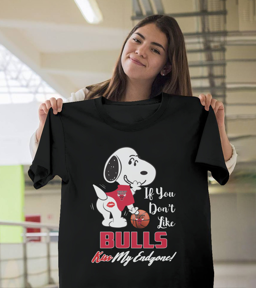 If You Don't Like Bulls Kiss My Endzone Snoopy Chicago Bulls T-Shirt