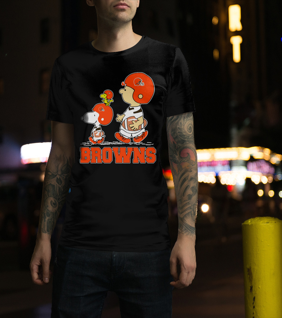 Snoopy Cleveland Browns Football Fans Peanuts Characters T-Shirt