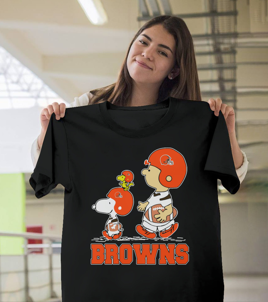 Snoopy Cleveland Browns Football Fans Peanuts Characters T-Shirt