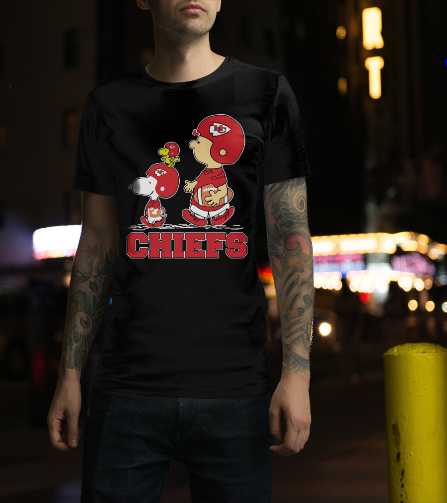 Snoopy Woodstock And Peanuts Characters With Kansas City Chiefs Football Helmets Chiefs Fans T-Shirt