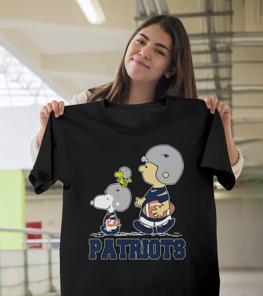 Snoopy And Woodstock With New England Patriots Football Theme T-Shirt