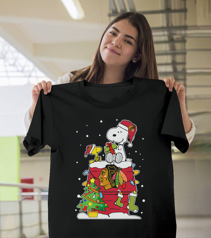 Chicago Blackhawks Snoopy Festive Christmas T-Shirt
