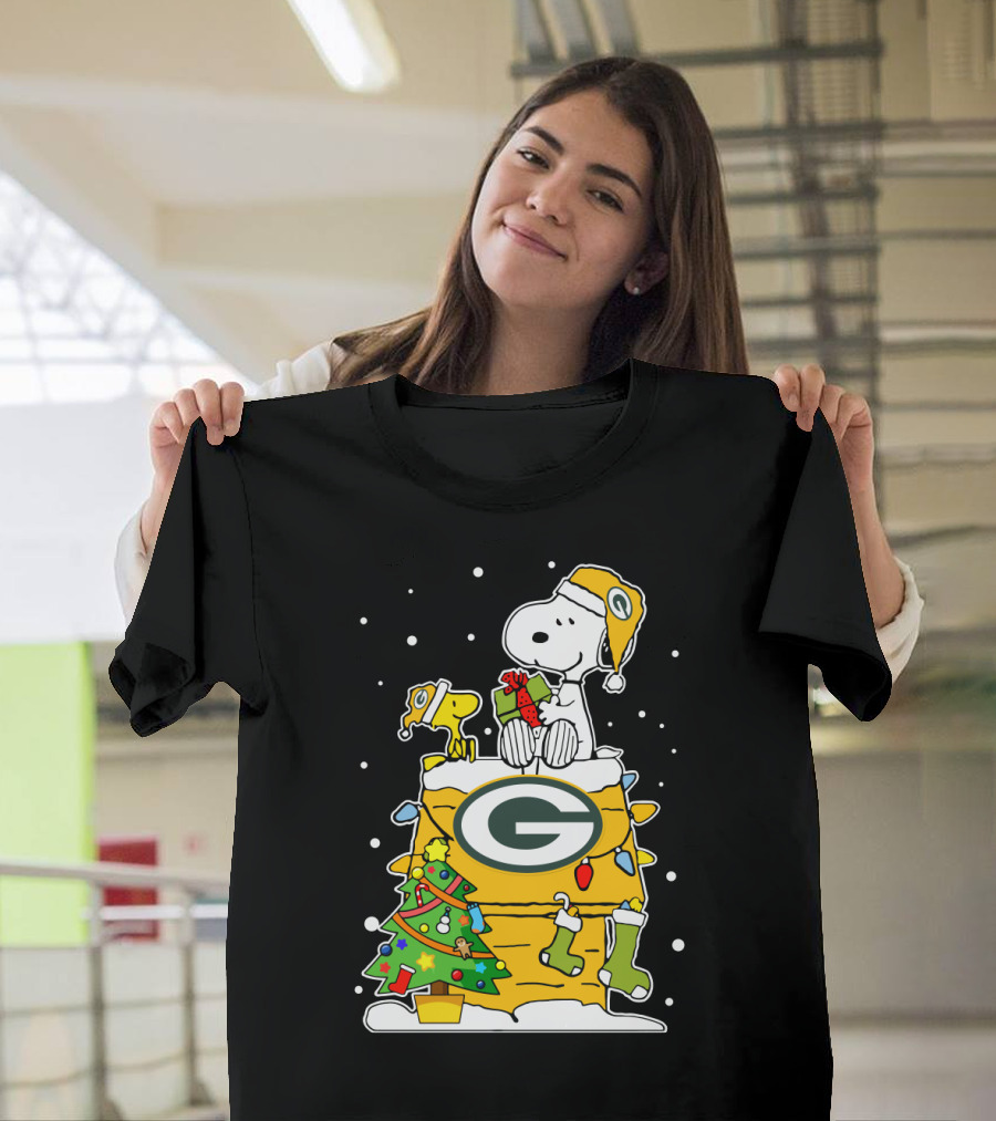 Green Bay Packers Christmas With Snoopy And Woodstock T-Shirt