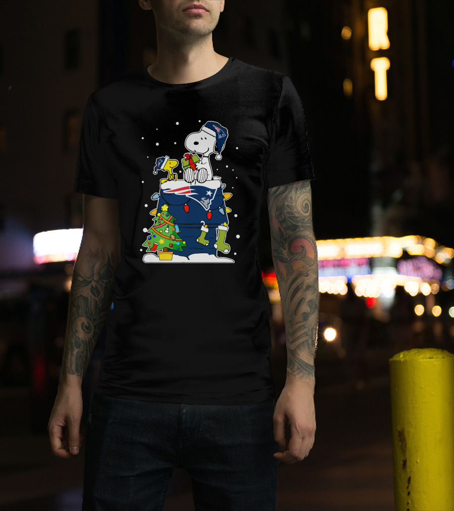 Snoopy And Woodstock Celebrate New England Patriots Christmas T-Shirt