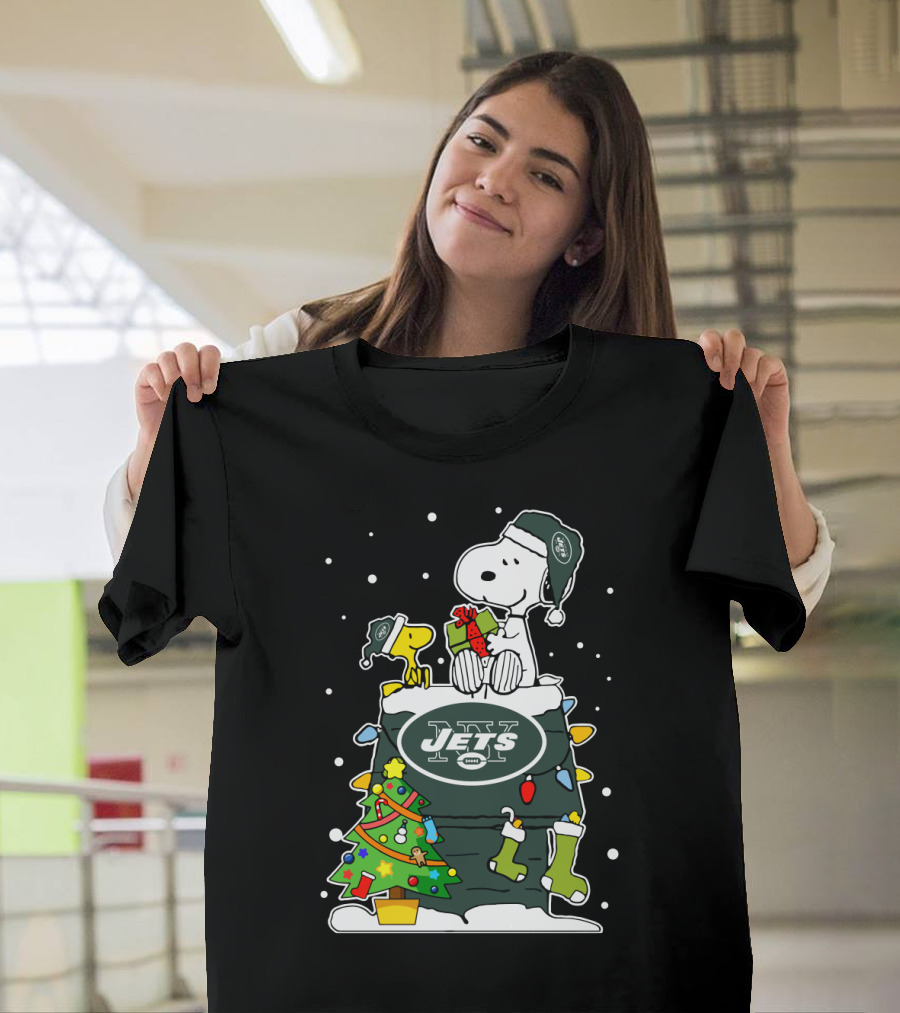 New York Jets Snoopy And Woodstock Christmas Gift With Tree And Snowflakes T-Shirt