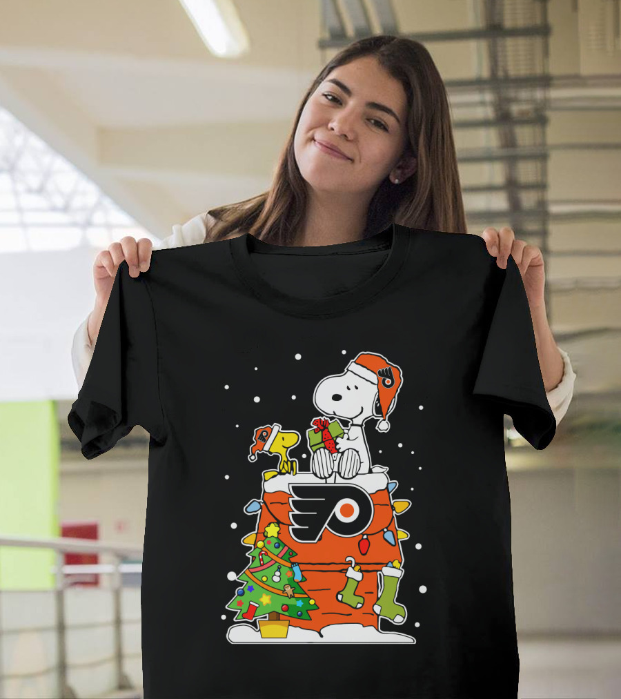 Snoopy Philadelphia Flyers Christmas Celebration With Woodstock And Gifts T-Shirt
