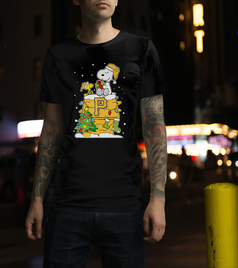 Pittsburgh Pirates Snoopy Christmas Celebration With Woodstock And Festive Tree T-Shirt