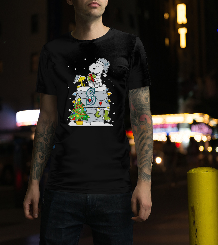 Seattle Mariners Snoopy Christmas Celebration With Woodstock And Holiday Tree T-Shirt
