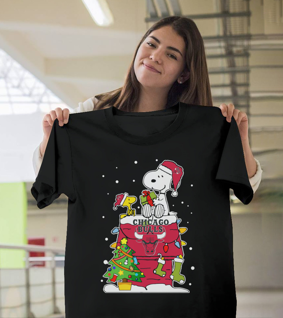 Chicago Bulls Christmas Snoopy With Woodstock And Presents T-Shirt