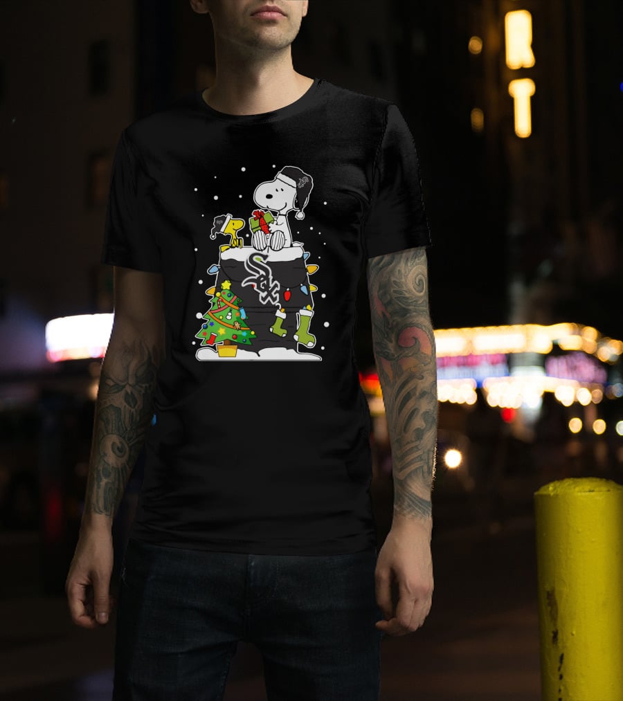 Chicago White Sox Snoopy Christmas Chimney Scene T-Shirt