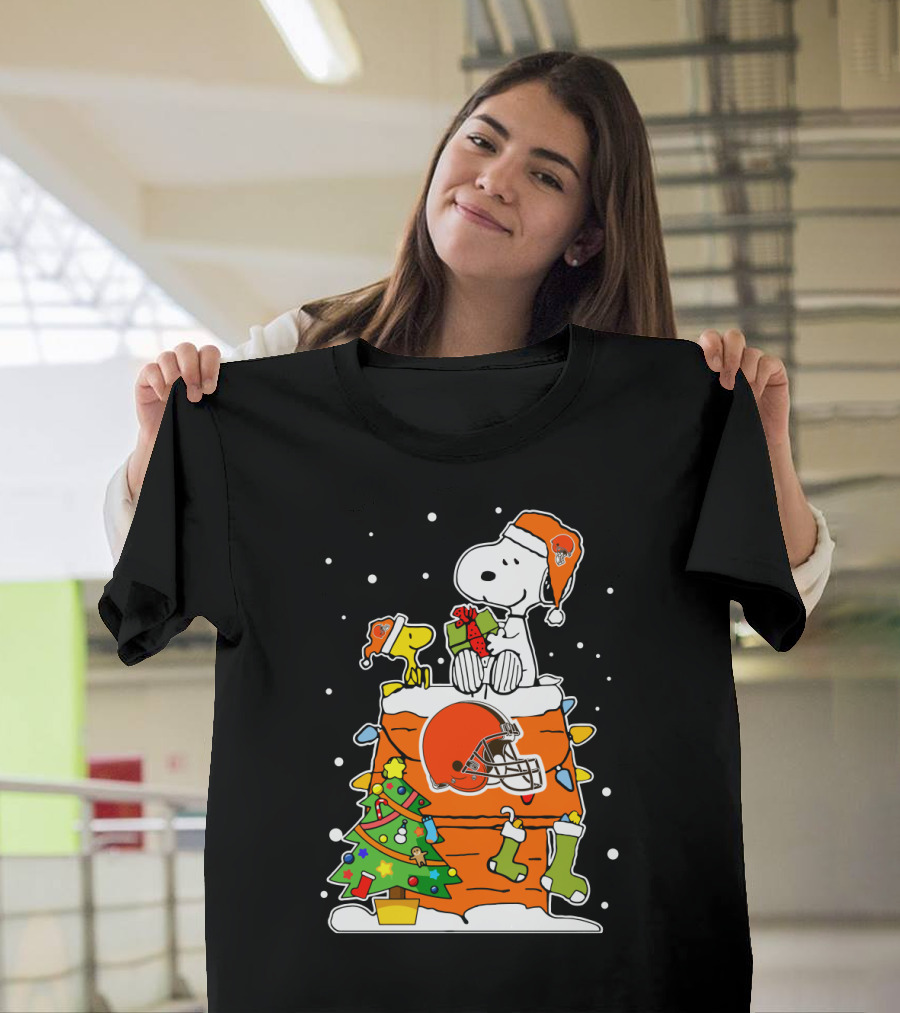 Snoopy And Woodstock Christmas With Cleveland Browns Football Holiday Scene T-Shirt