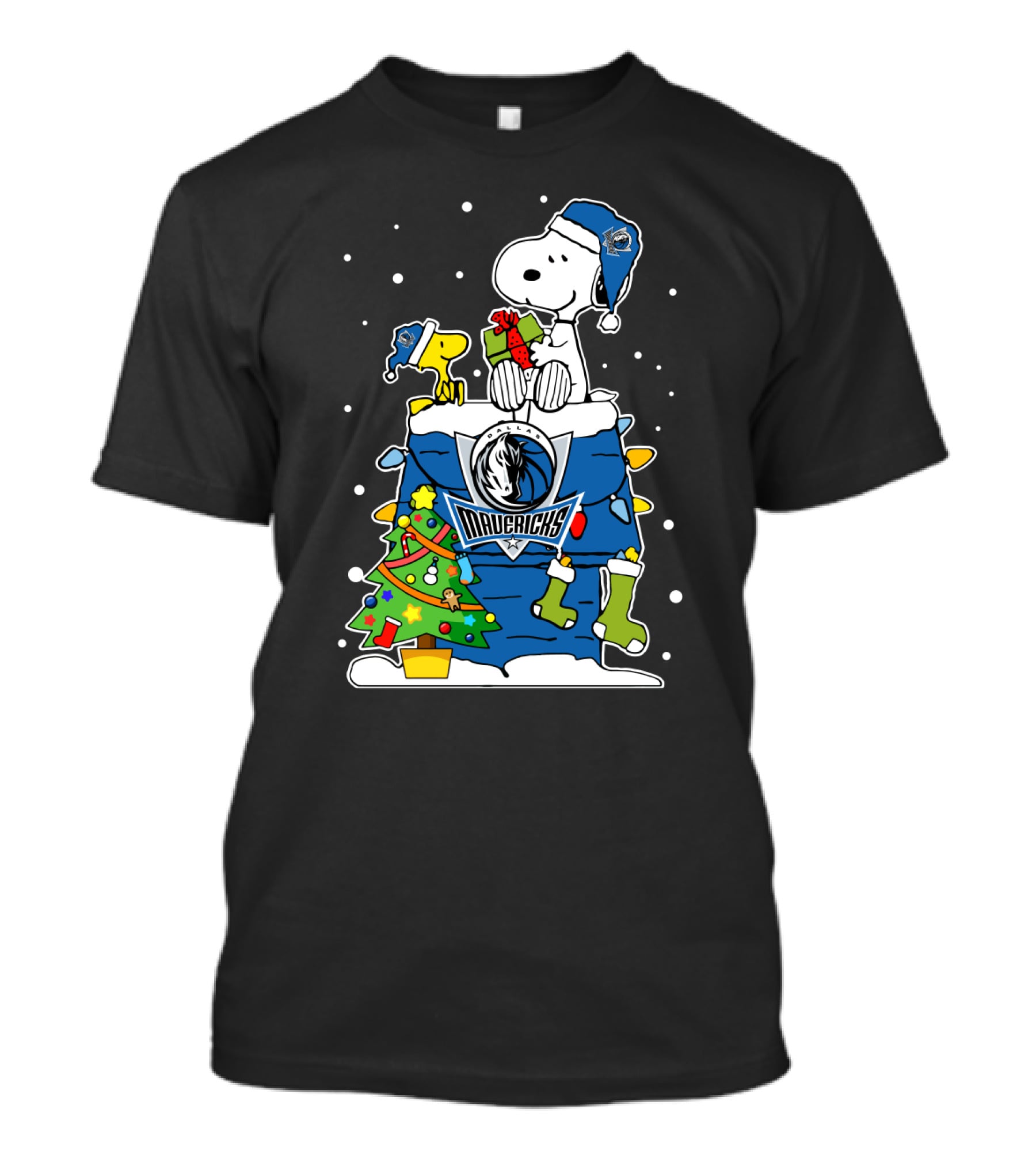Dallas Mavericks Snoopy Christmas Tree Peanuts Gift Snowy Scene T-Shirt