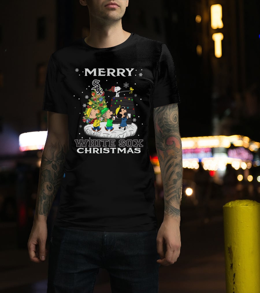 Merry Chicago White Sox Christmas Featuring Snoopy And Peanuts Characters T-Shirt