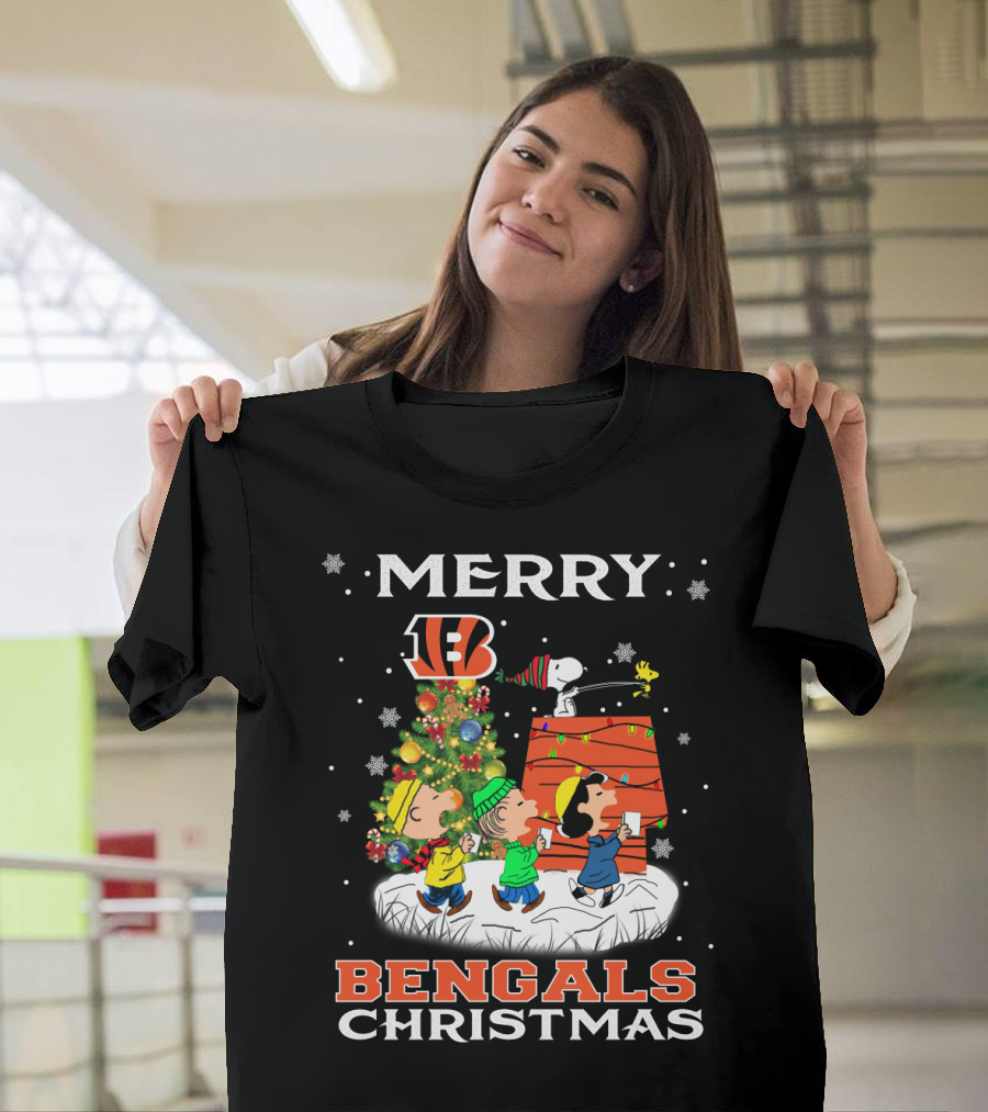 Merry Bengals Christmas For Snoopy And Peanuts Fans T-Shirt