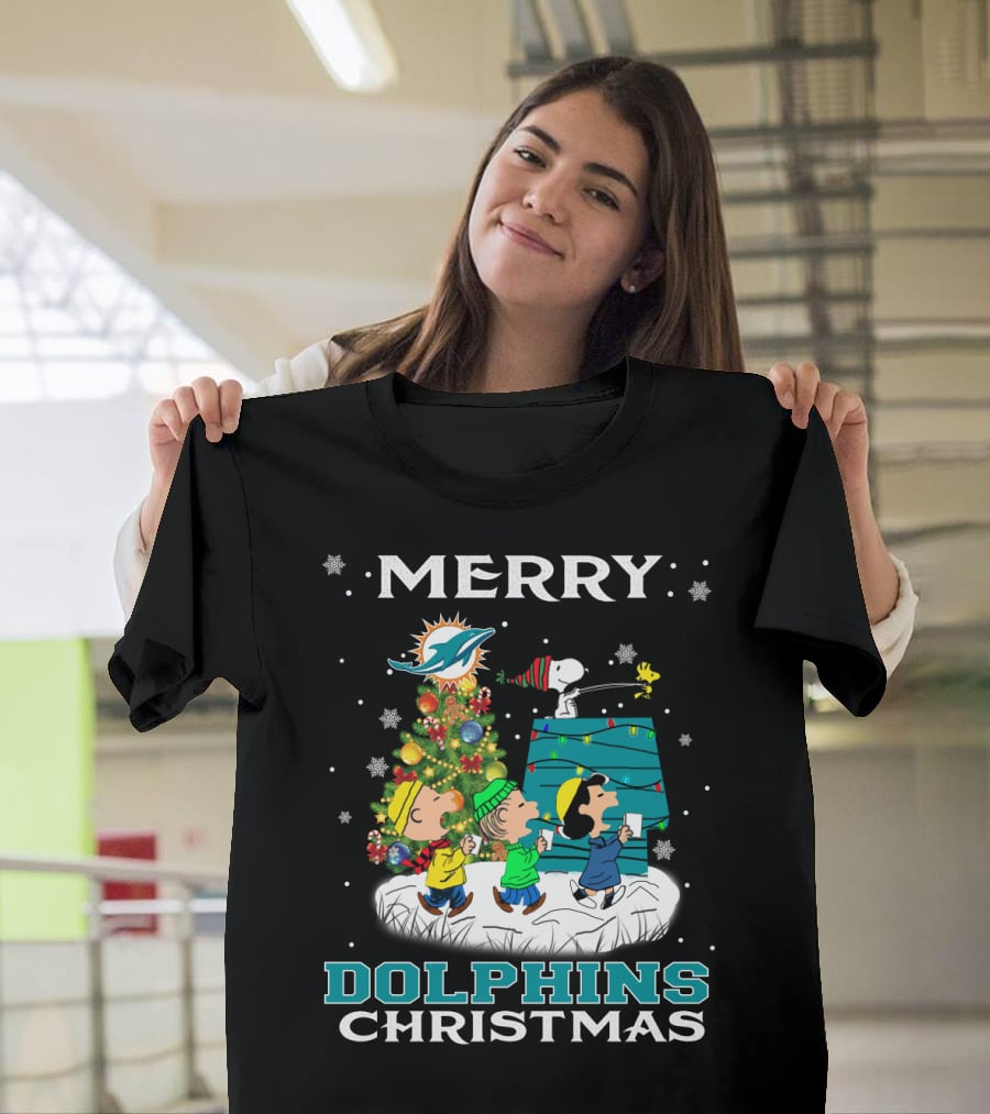 Merry Miami Dolphins Christmas With Snoopy And Woodstock Holiday Scene T-Shirt