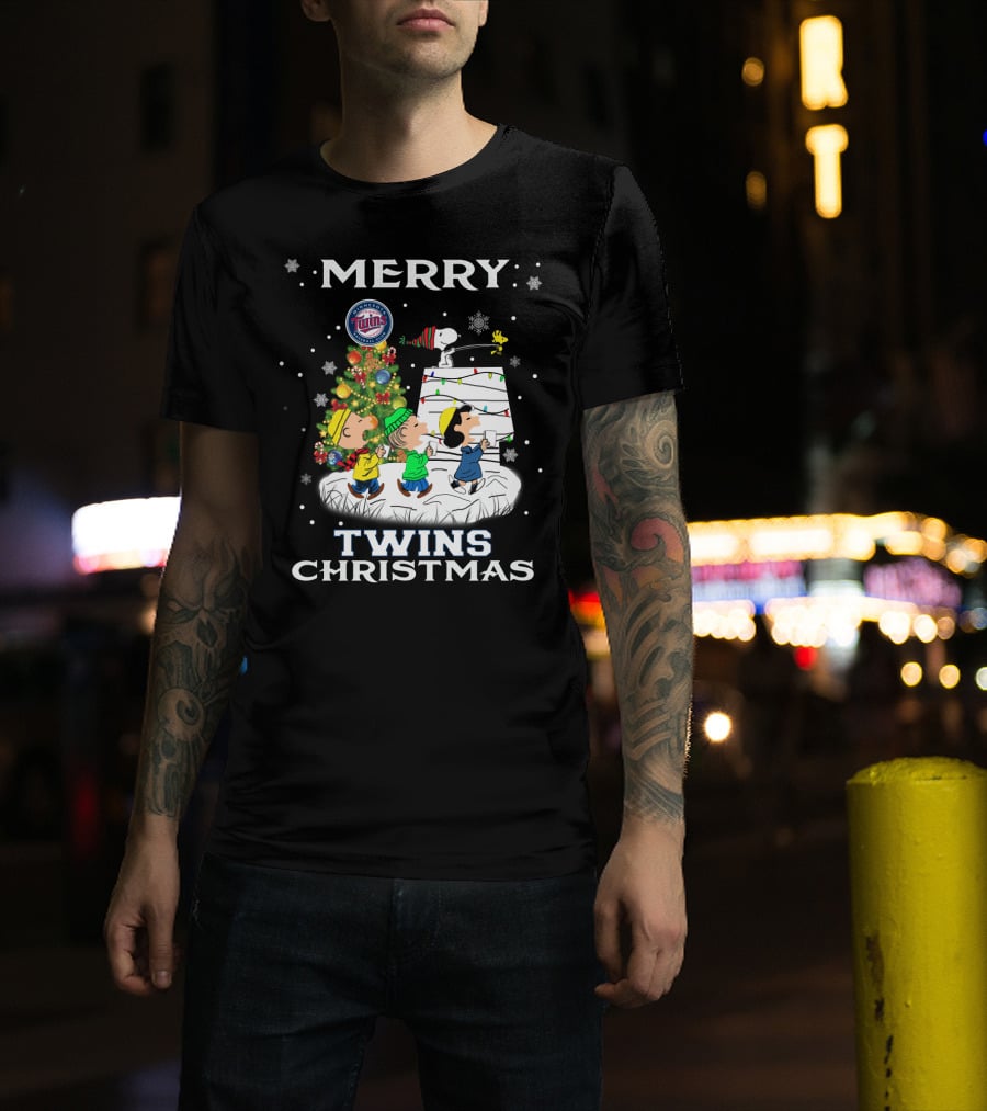 Merry Minnesota Twins Christmas With Snoopy And Peanuts Characters T-Shirt