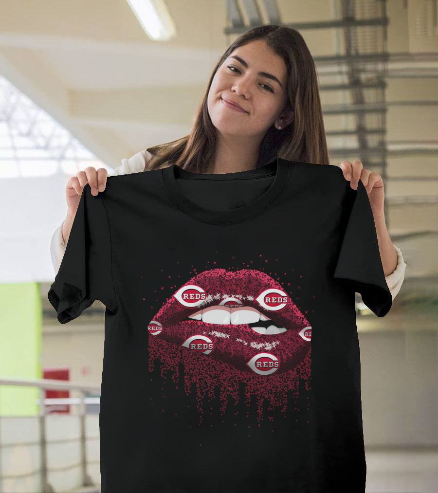 Glitter Lips with Cincinnati Reds Logo T-Shirt