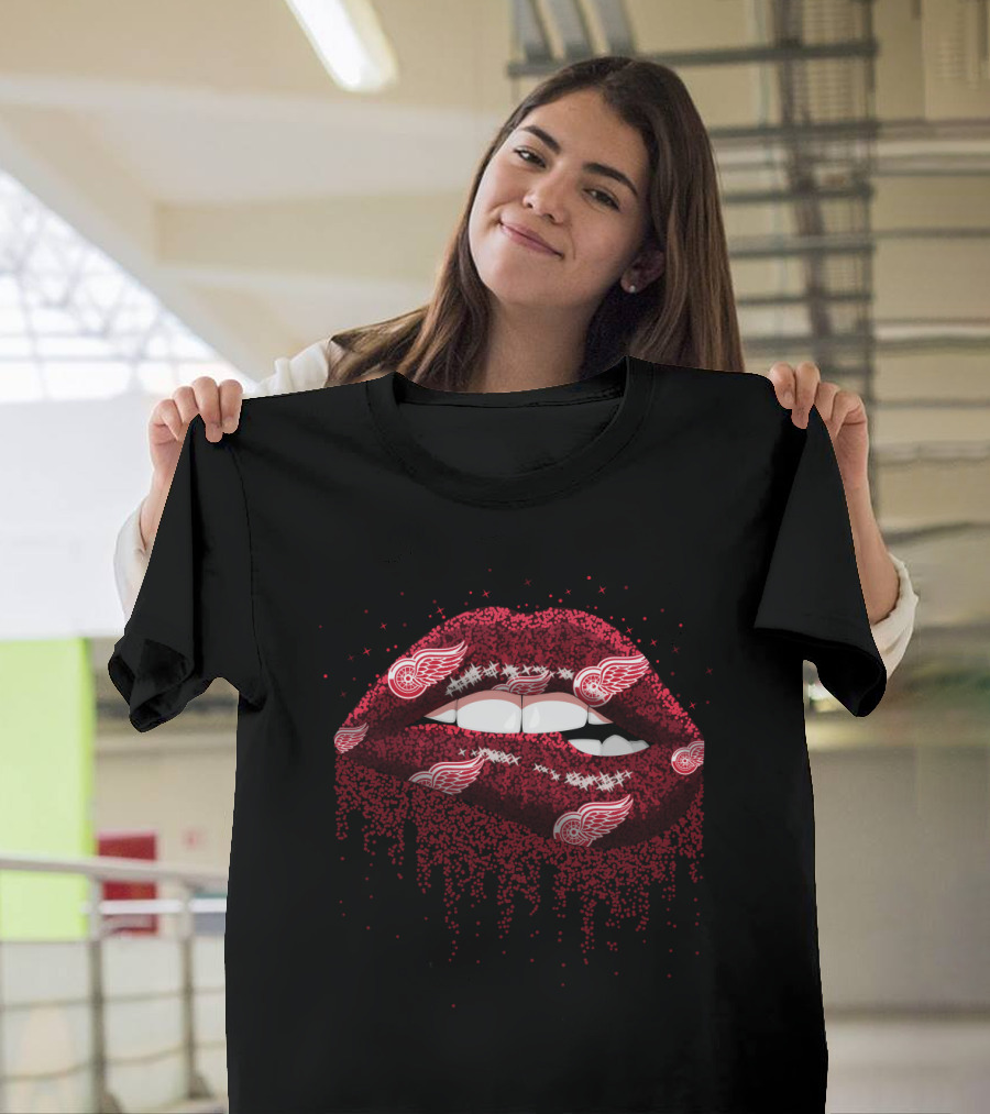 Detroit Red Wings Glittery Lips Fan T-Shirt