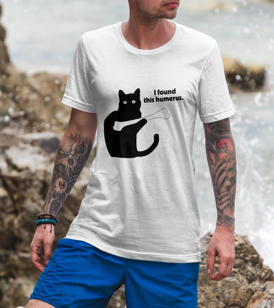 Black Cat With Bone And Humorous Text I Found This Humerus T-Shirt