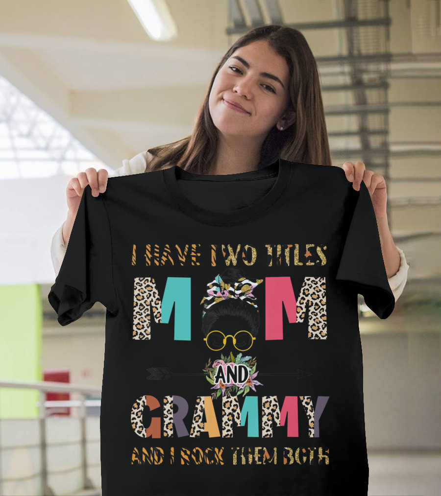 I Have Two Titles Mom And Grammy I Rock Them Both With Leopard Print Glasses And Arrow T-Shirt