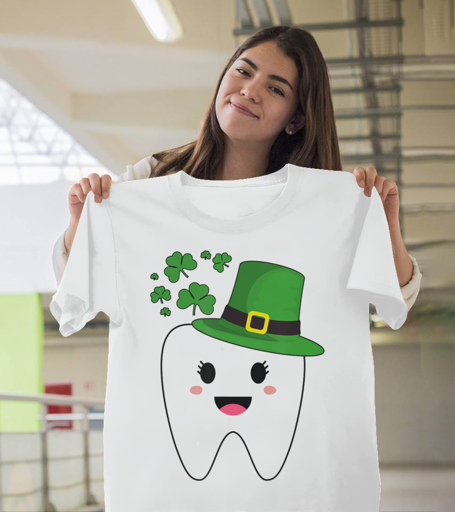 Cute Tooth With Hat Dental Assistant Shamrock St Patrick's Day T-Shirt