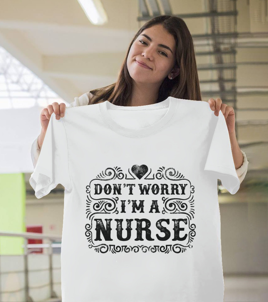 DON'T WORRY I'M A NURSE Heart Motif Bold Decorative Text T-Shirt
