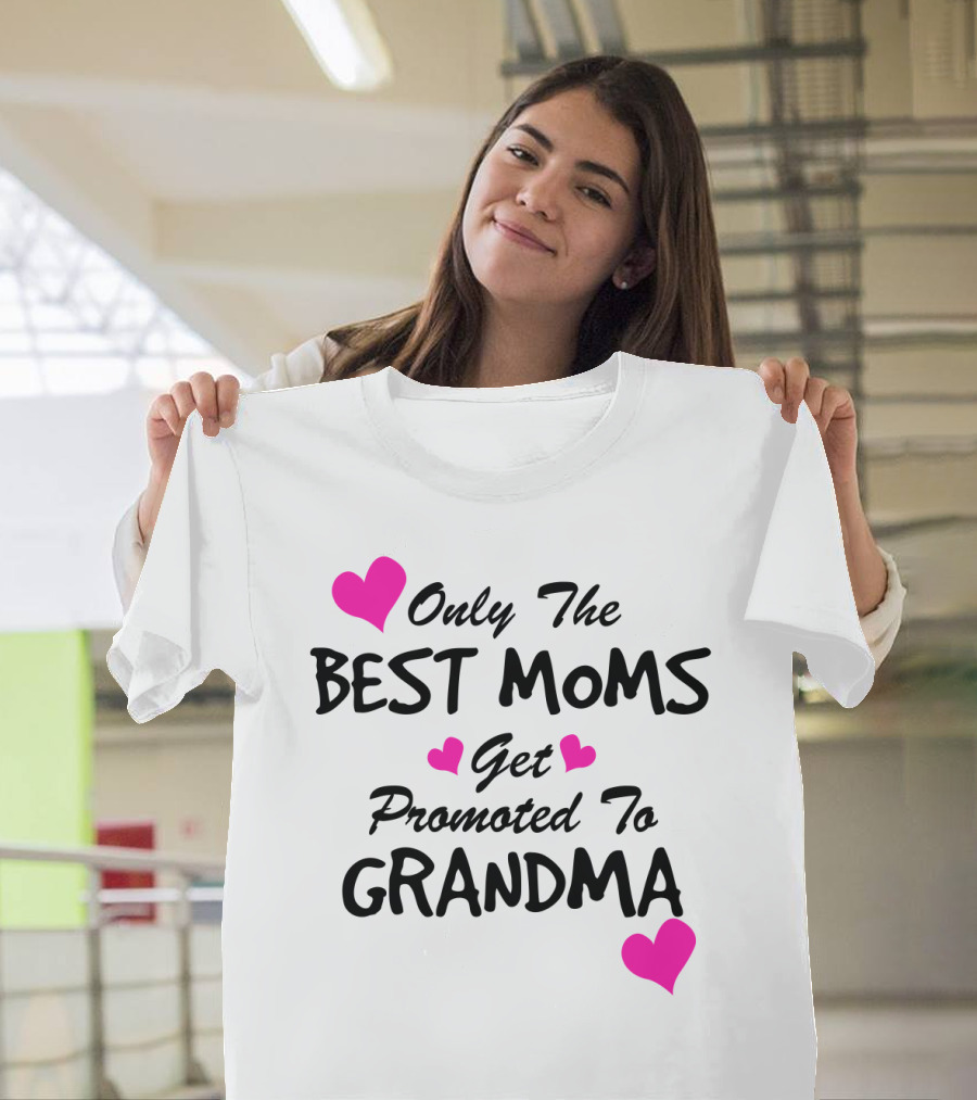 Only The Best Moms Get Promoted To Grandma With Pink Hearts T-Shirt