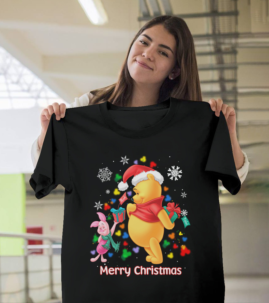 Merry Christmas Pooh And Piglet Snowflakes And Presents T-Shirt