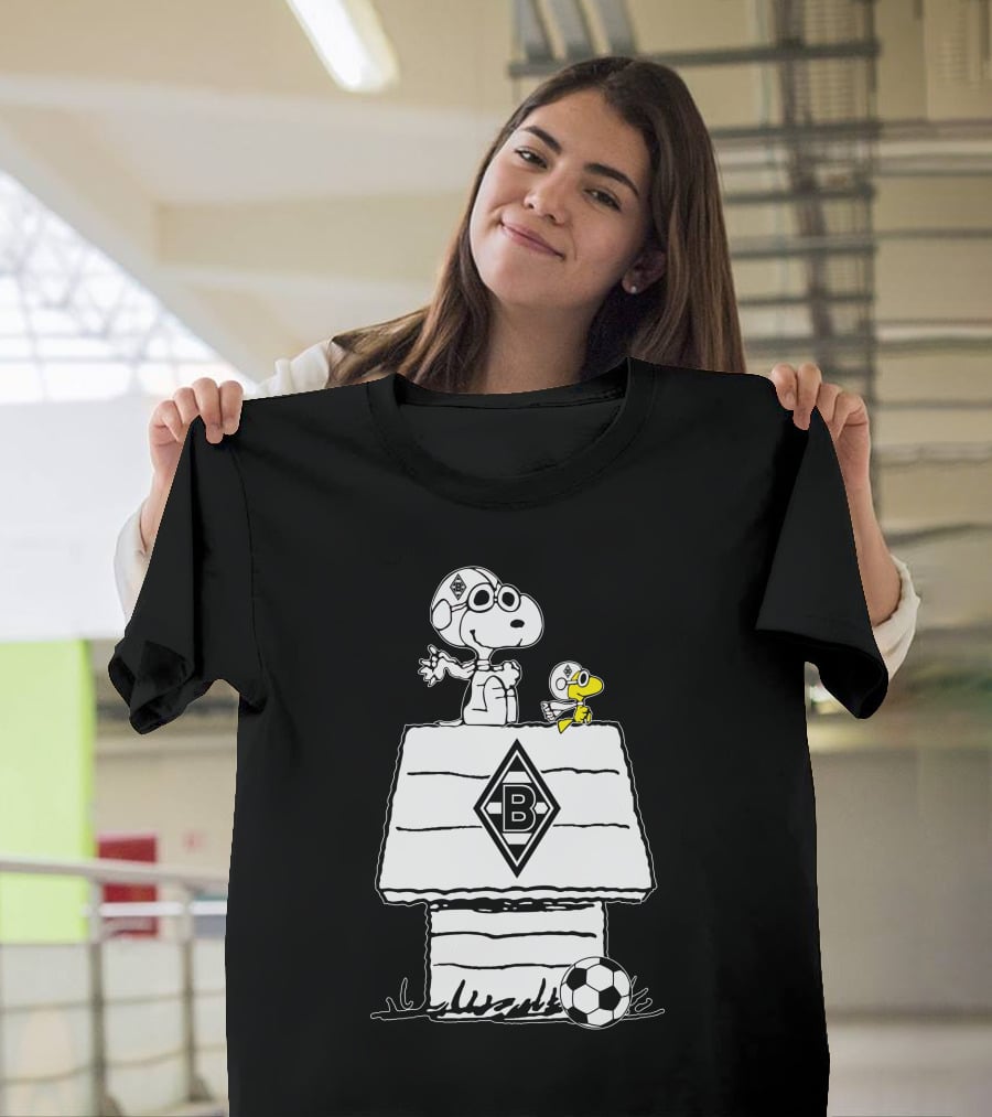 Borussia Mönchengladbach Snoopy And Woodstock Soccer Doghouse T-Shirt
