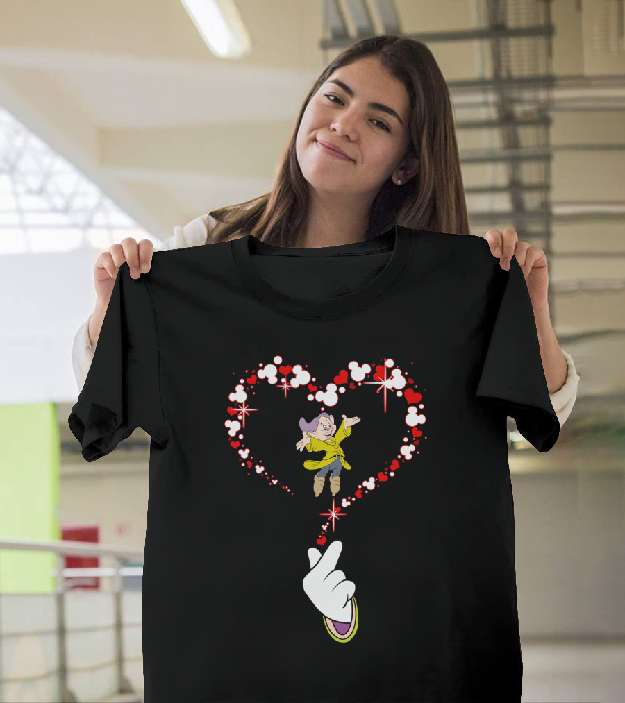 Dopey Heart Mickey Glove Magic Sparkles Circle Of Love T-Shirt