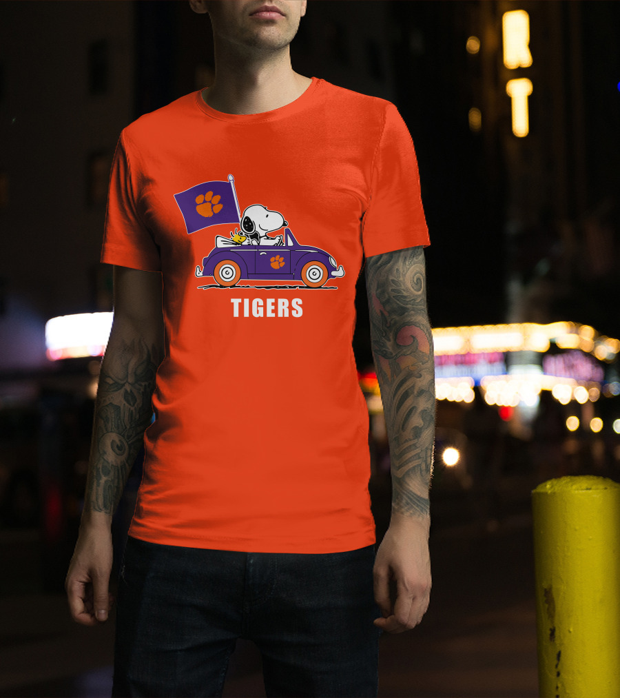 Clemson Tigers Snoopy Driving With Woodstock In Purple Car T-Shirt