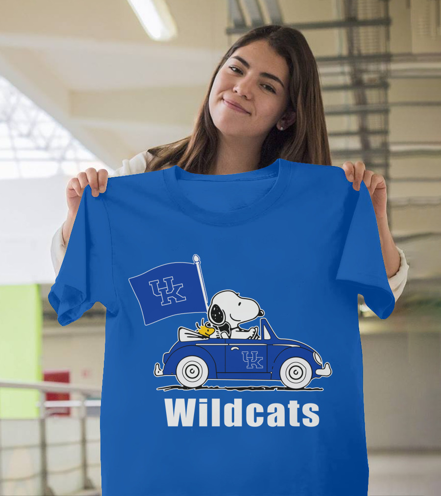 Snoopy Driving Kentucky Wildcats Car With Woodstock And UK Flag T-Shirt