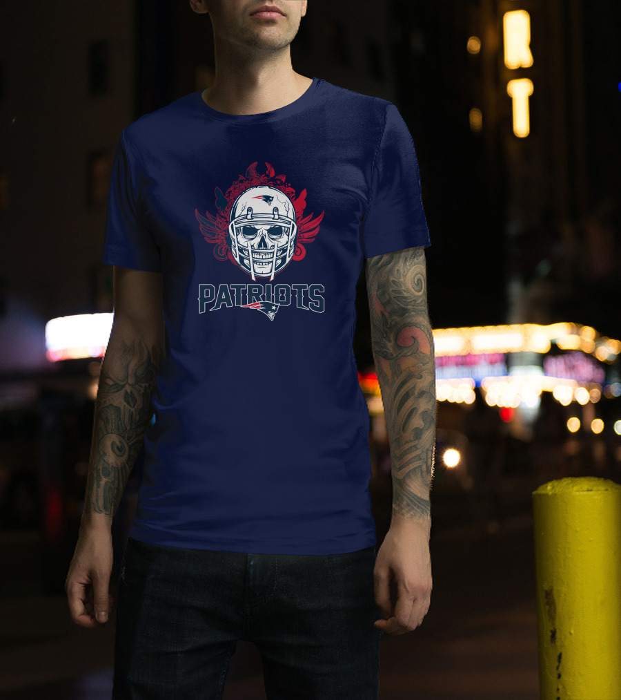 New England Patriots Skull Helmet Sports T-Shirt