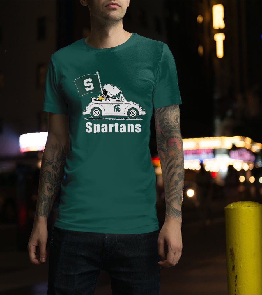 Snoopy Driving With Michigan State Spartans Flag T-Shirt