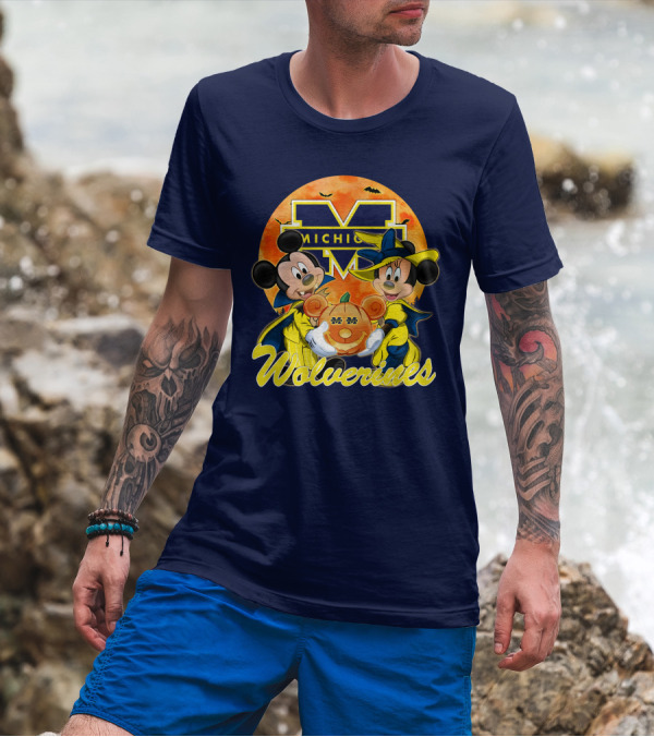 Michigan Wolverines Mickey And Minnie Mouse Halloween Pumpkin T-Shirt