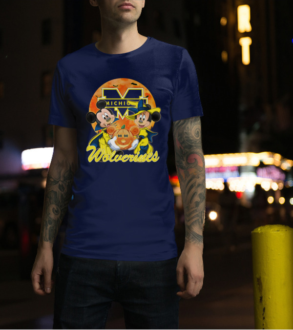 Michigan Wolverines Mickey And Minnie Mouse Halloween Pumpkin T-Shirt