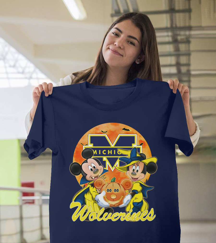 Michigan Wolverines Mickey and Minnie Mouse Halloween Pumpkin T-Shirt