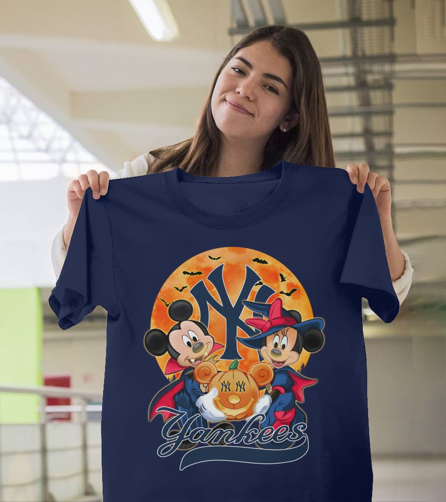 New York Yankees Mickey Mouse Minnie Mouse Halloween Pumpkin Moon Bats T-Shirt