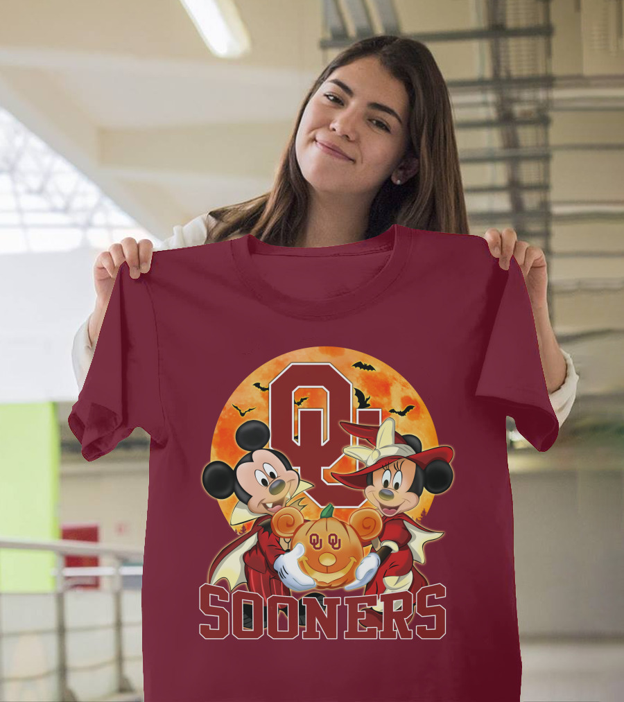 Oklahoma Sooners Mickey Mouse And Minnie Mouse Halloween Pumpkin Moon Bats T-Shirt