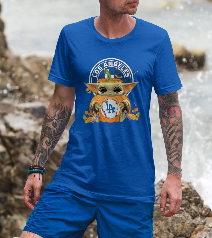 Los Angeles Dodgers Halloween Baby Yoda Hugging Pumpkin T-Shirt